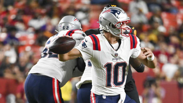 New England Patriots quarterback Drake Maye (10) throws  during the first half against the Washington Commanders.