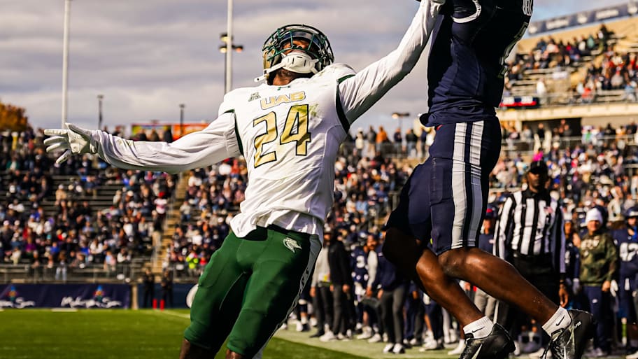 UConn receiver Skyler Bell 