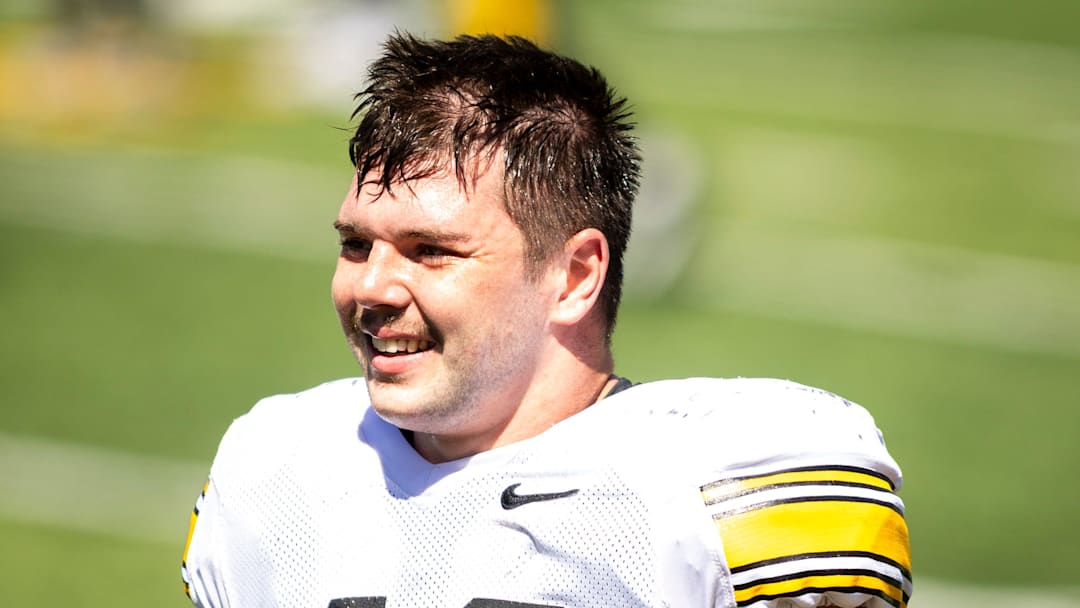 Iowa linebacker Karson Sharar