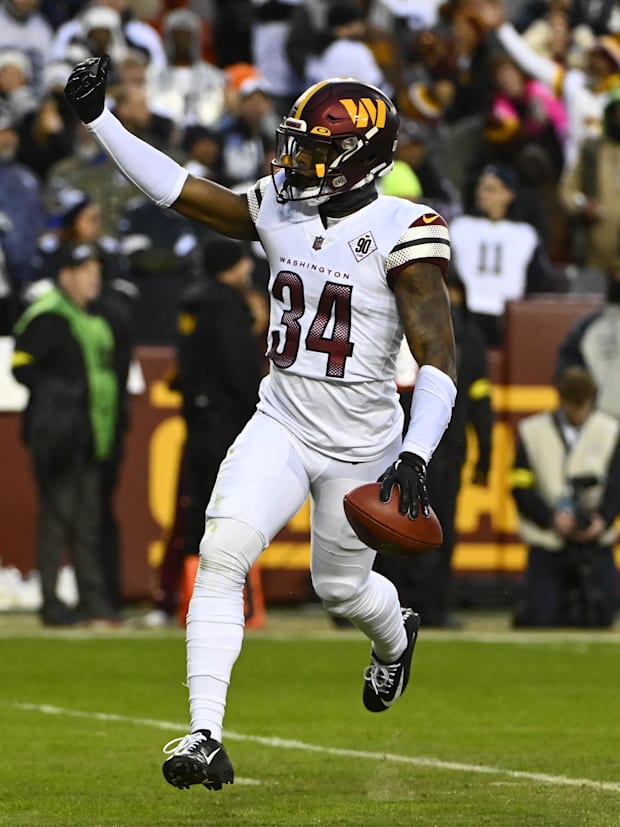 Washington Commanders cornerback Christian Holmes