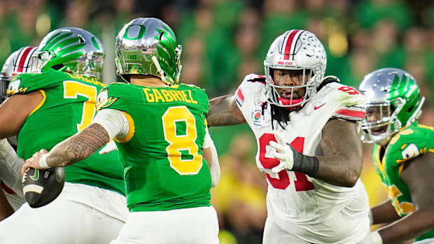 Ohio State Buckeyes defensive tackle Tyleik Williams (91) rushes at Oregon Ducks quarterback Dillon Gabriel (8)
