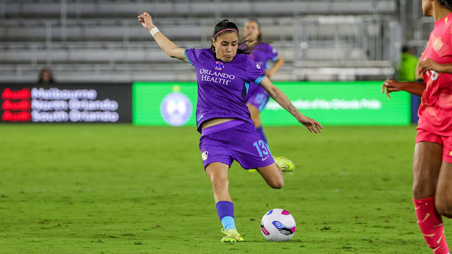 Orlando Pride midfielder Jacqueline Ovalle takes a shot on goal