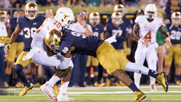 Notre Dame's Jaylon Smith makes a hard tackle against Texas in 201