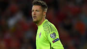 Wayne Hennessey a reçu le carton rouge.