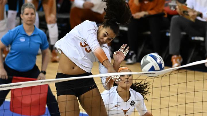 Dec 17, 2022; Omaha, Nebraska, US; Texas Longhorns Logan Eggleston (33) attacks against the Louisville Cardinals at CHI Health Center. Mandatory Credit: Steven Branscombe-USA TODAY Sports Dec 17, 2022; Omaha, Nebraska, US; Texas Longhorns Logan Eggleston (33) attacks against the Louisville Cardinals at CHI Health Center. Mandatory Credit: Steven Branscombe-USA TODAY Sports