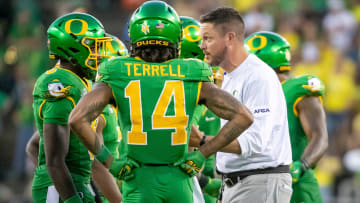 Oregon head coach Dan Lanning talks to his players as the Oregon Ducks host the Idaho Vandals Saturday, Aug. 31, 2024 at Autzen Stadium in Eugene, Ore.