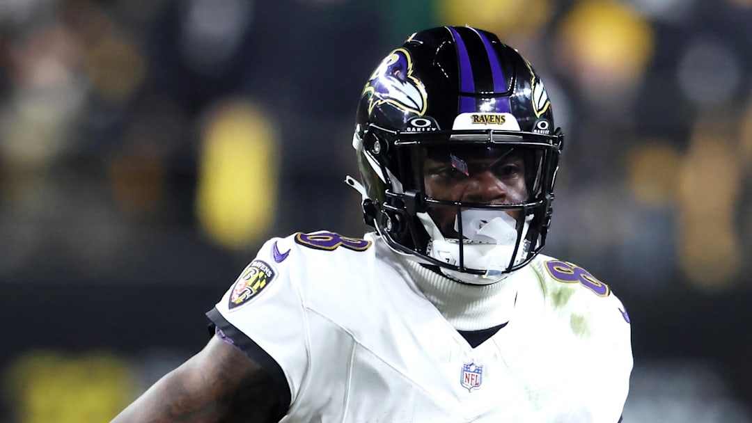 Baltimore Ravens quarterback Lamar Jackson rushes the ball against the Pittsburgh Steelers.