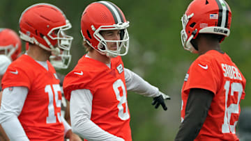 Cleveland Browns quarterback Kenny Pickett gestures to rookie Shedeur Sanders during an NFL practice at the Cleveland Browns training facility on Wednesday, May 28, 2025, in Berea, Ohio.