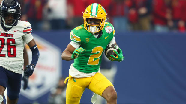 Oregon Ducks wide receiver Gary Bryant, Jr. catches a pass during a college football game in the Big Ten.