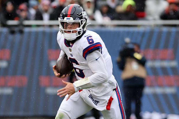 New York Giants quarterback Jaxson Dart rushes the ball against the Chicago Bears during the second half at Soldier Field.