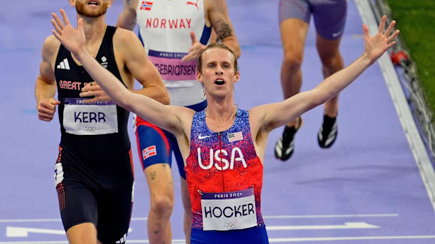 Cole Hocker (USA) celebrates after winning the men’s 1500m final during the Paris 2024 Olympic Summer Games