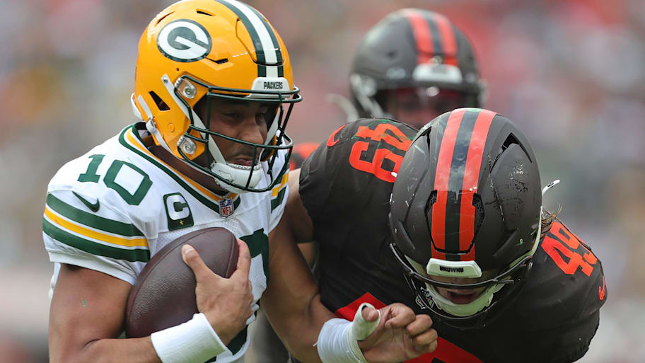 Cleveland Browns linebacker Carson Schwesinger