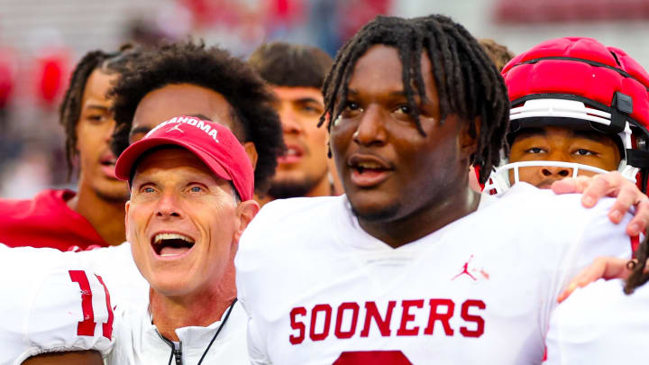 Oklahoma Sooners head coach Brent Venables OU defensive lineman David Stone 