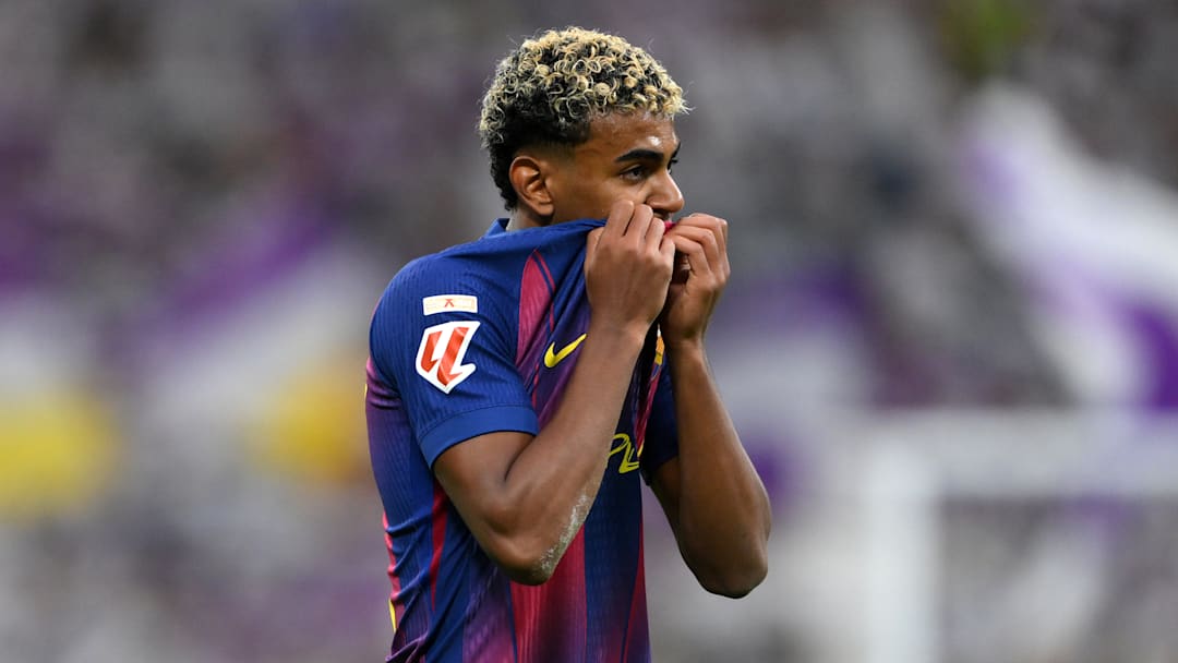 Le FC Barcelone s'incline logiquement dans le Clasico face au Real Madrid, qui compte cinq points d'avance sur son adversaire du jour en tête du classement. Le FC Barcelone s'incline logiquement dans le Clasico face au Real Madrid, qui compte cinq points d'avance sur son adversaire du jour en tête du classement.