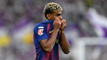 Le FC Barcelone s'incline logiquement dans le Clasico face au Real Madrid, qui compte cinq points d'avance sur son adversaire du jour en tête du classement.  Le FC Barcelone s'incline logiquement dans le Clasico face au Real Madrid, qui compte cinq points d'avance sur son adversaire du jour en tête du classement.