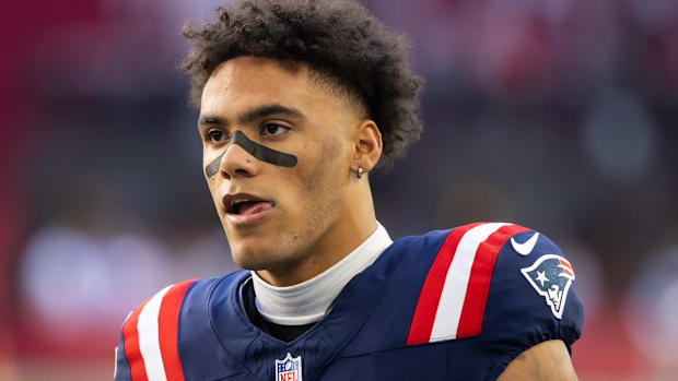 New England Patriots cornerback Christian Gonzalez (0) against the Arizona Cardinals New England Patriots cornerback Christian Gonzalez (0) against the Arizona Cardinals