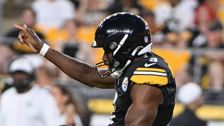 Pittsburgh Steelers punter Corliss Waitman