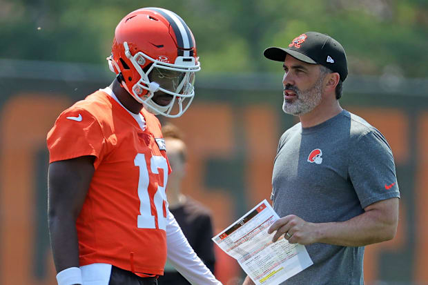 Cleveland Browns quarterback Shedeur Sanders (12) speaks with head coach Kevin Stefanski during practice at NFL minicamp, Wed