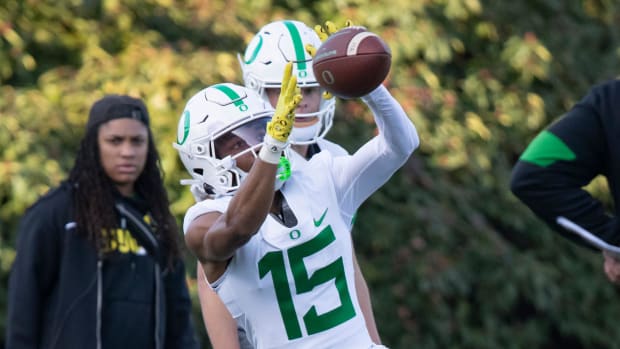 Oregon wide receiver Tez Johnson makes a catch during spring camp for the Oregon Ducks 