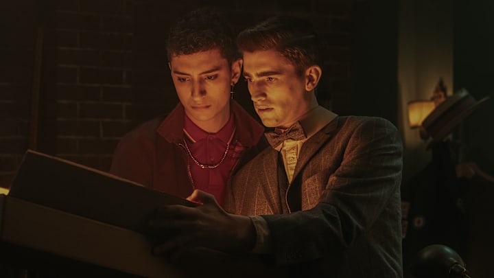 DEAD BOY DETECTIVES. (L to R) Jayden Revri as Charles Rowland and George Rexstrew as Edwin Payne in episode 8 of DEAD BOY DETECTIVES. Cr. Ed Araquel/Netflix © 2023