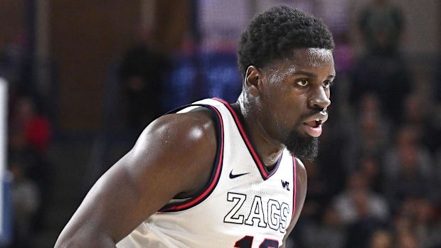 Gonzaga forward Graham Ike  controls the ball against the Pepperdine Waves.