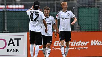 Eintracht Frankfurt testet gegen den FSV Frankfurt Eintracht Frankfurt testet gegen den FSV Frankfurt