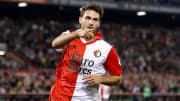 Santiago Giménez la está rompiendo en la Eredivisie al lograr cuatro goles en cinco compromisos.