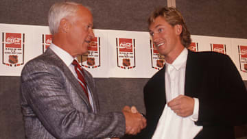 Wayne Gretzky Breaks Gordie Howes Record
