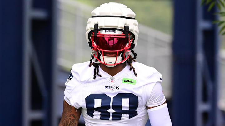 Jul 24, 2024; Foxborough, MA, USA; New England Patriots tight end Jaheim Bell (88) walks to the practice field during training camp at Gillette Stadium. Mandatory Credit: Eric Canha-Imagn Images