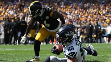 Pittsburgh Steelers linebacker Patrick Queen (6) 