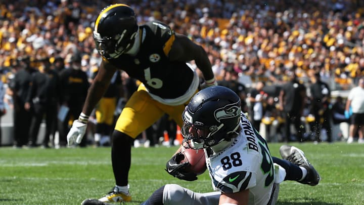 Pittsburgh Steelers linebacker Patrick Queen (6) 