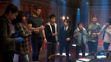 The Umbrella Academy. (L to R) Robert Sheehan as Klaus Hargreeves, Emmy Raver-Lampman as Allison Hargreeves, Tom Hopper as Luther Hargreeves, Justin H. Min as Ben Hargreeves, Aidan Gallagher as Number Five, Elliot Page as Viktor Hargreeves, David Castañeda as Diego Hargreeves, Ritu Arya as Lila Pitts in episode 401 of The Umbrella Academy. Cr. Christos Kalohoridis/Netflix © 2024