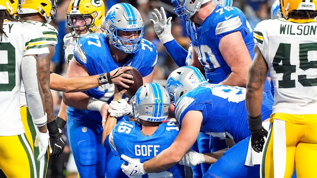 Detroit Lions center Frank Ragnow (77) and offensive tackle Dan Skipper (70)