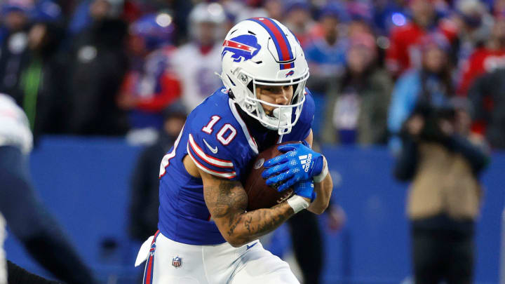 Buffalo Bills wide receiver Khalil Shakir (10) protects the ball after a reception.