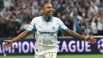 Igor Paixao est annoncé titulaire.