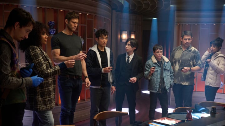 The Umbrella Academy. (L to R) Robert Sheehan as Klaus Hargreeves, Emmy Raver-Lampman as Allison Hargreeves, Tom Hopper as Luther Hargreeves, Justin H. Min as Ben Hargreeves, Aidan Gallagher as Number Five, Elliot Page as Viktor Hargreeves, David Castañeda as Diego Hargreeves, Ritu Arya as Lila Pitts in episode 401 of The Umbrella Academy. Cr. Christos Kalohoridis/Netflix © 2024