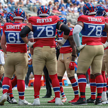 Sep 8, 2024; East Rutherford, New Jersey, USA; New York Giants offensive linemen huddle during the first quarter against the Minnesota Vikings at MetLife Stadium.  