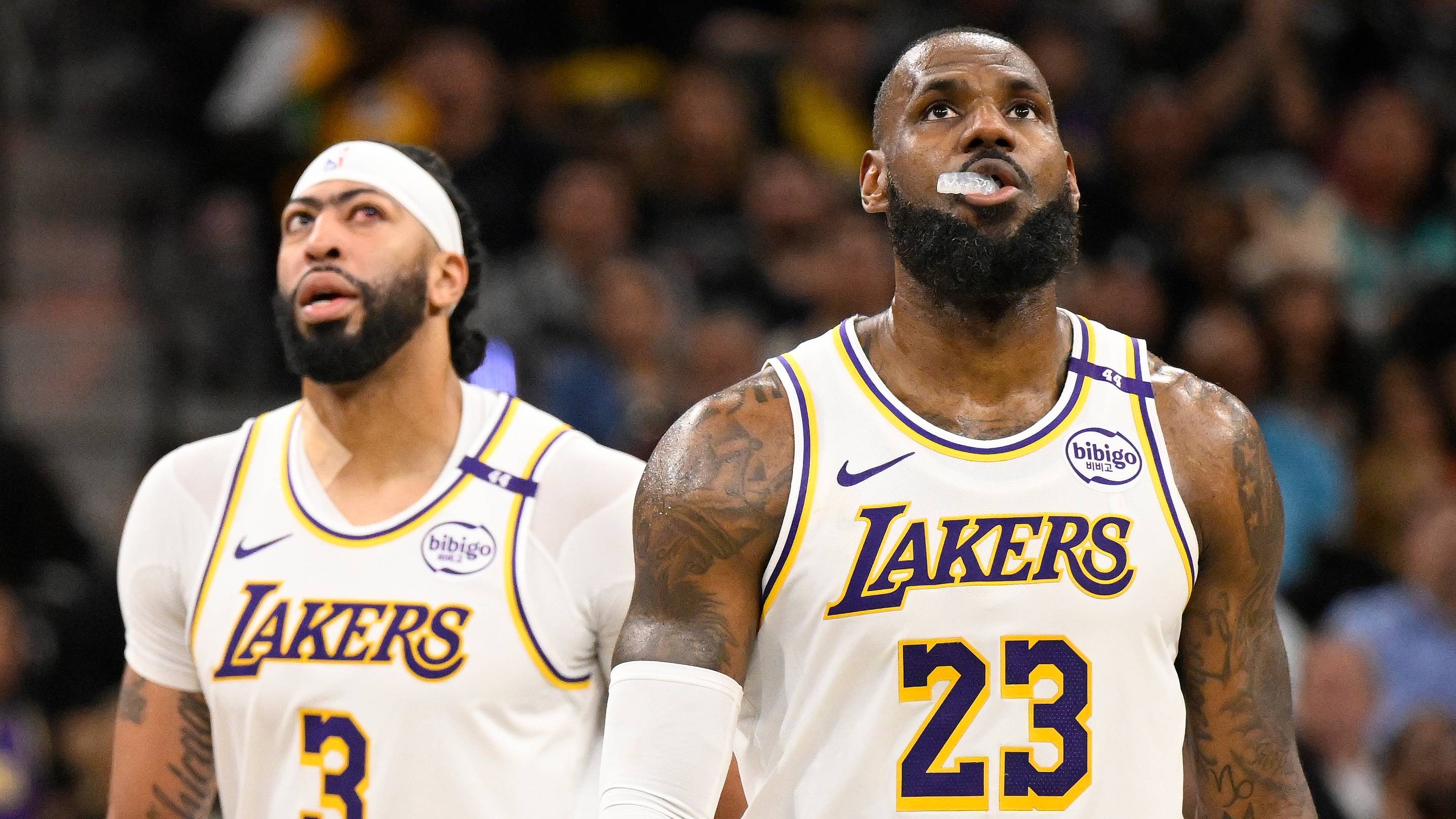 Could Anthony Davis be the reason for LeBron James' free-agency delay?
