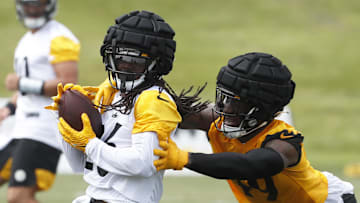 Jul 27, 2023; Latrobe, PA, USA;  Pittsburgh Steelers running back Anthony McFarland Jr. (26) runs