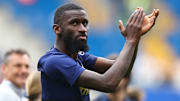 Após passagem vitoriosa pela Inglaterra, com direito a título da Champions e Mundial de Clubes, Rüdiger assina por quatro temporadas com o Real Madrid