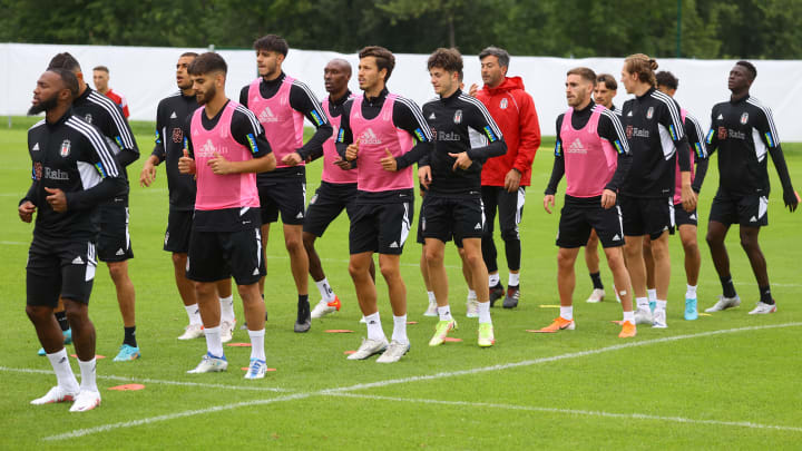 Beşiktaş oyuncuları koşu yapıyor. Beşiktaş oyuncuları koşu yapıyor.
