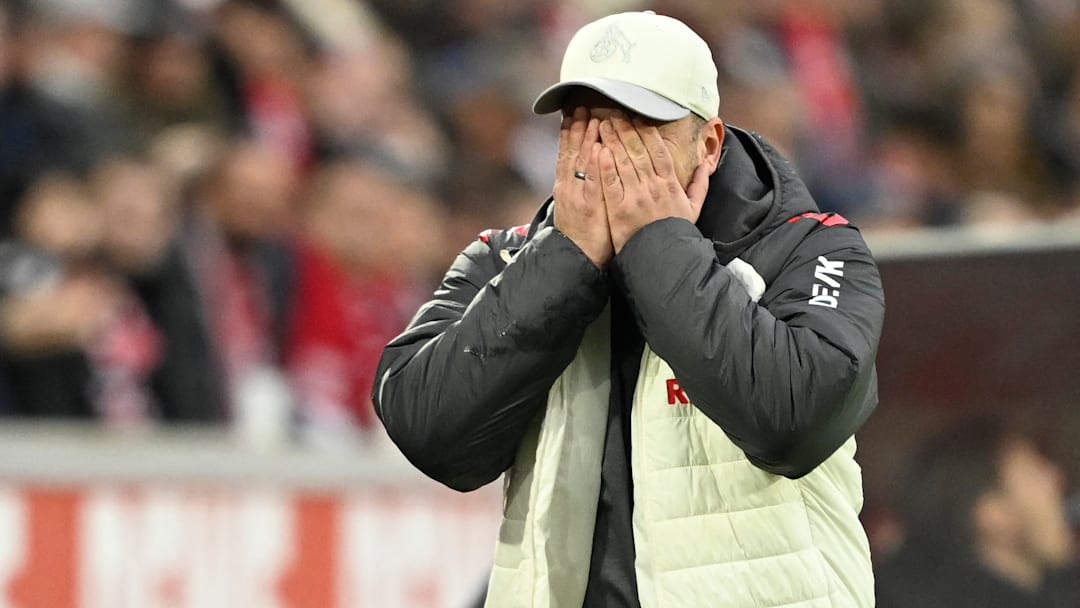 Lukas Kwasniok schlägt die Hände vors Gesicht Lukas Kwasniok schlägt die Hände vors Gesicht