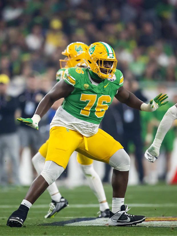 Oregon Ducks offensive lineman Josh Conerly Jr. (76)