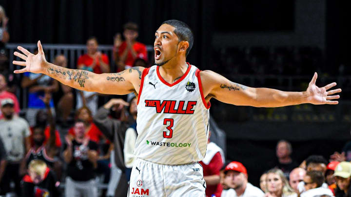 The Ville guard Peyton Siva (3)