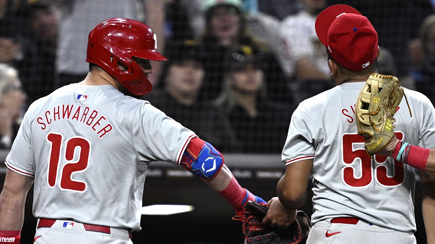 Phillies Officially Extend Qualifying Offers to Kyle Schwarber Ranger