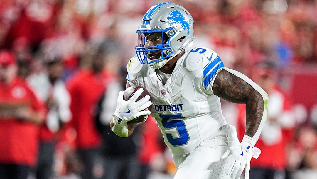 Detroit Lions running back David Montgomery (5) runs against Kansas City Chiefs during the second half at Arrowhead Stadium in Kansas City, Missouri on Sunday, Oct. 12, 2025.