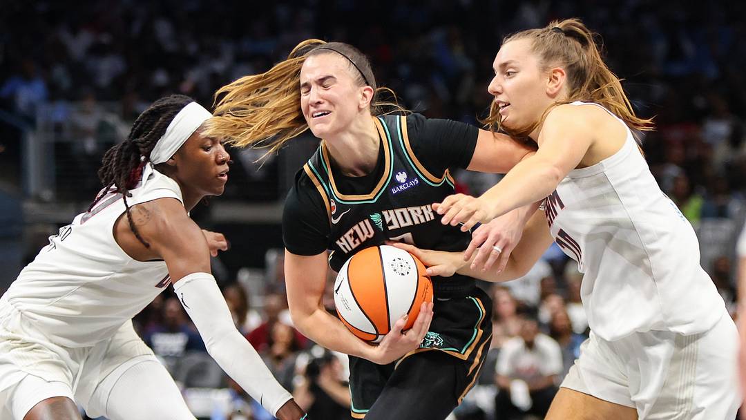 Rhyne Howard (10) and Isobel Borlase (20), Atlanta Dream