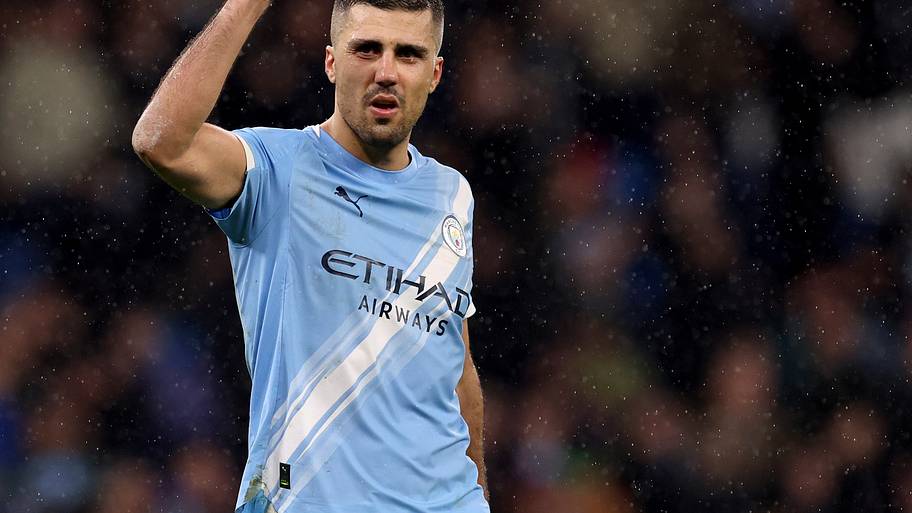 Rodri raises his fist.