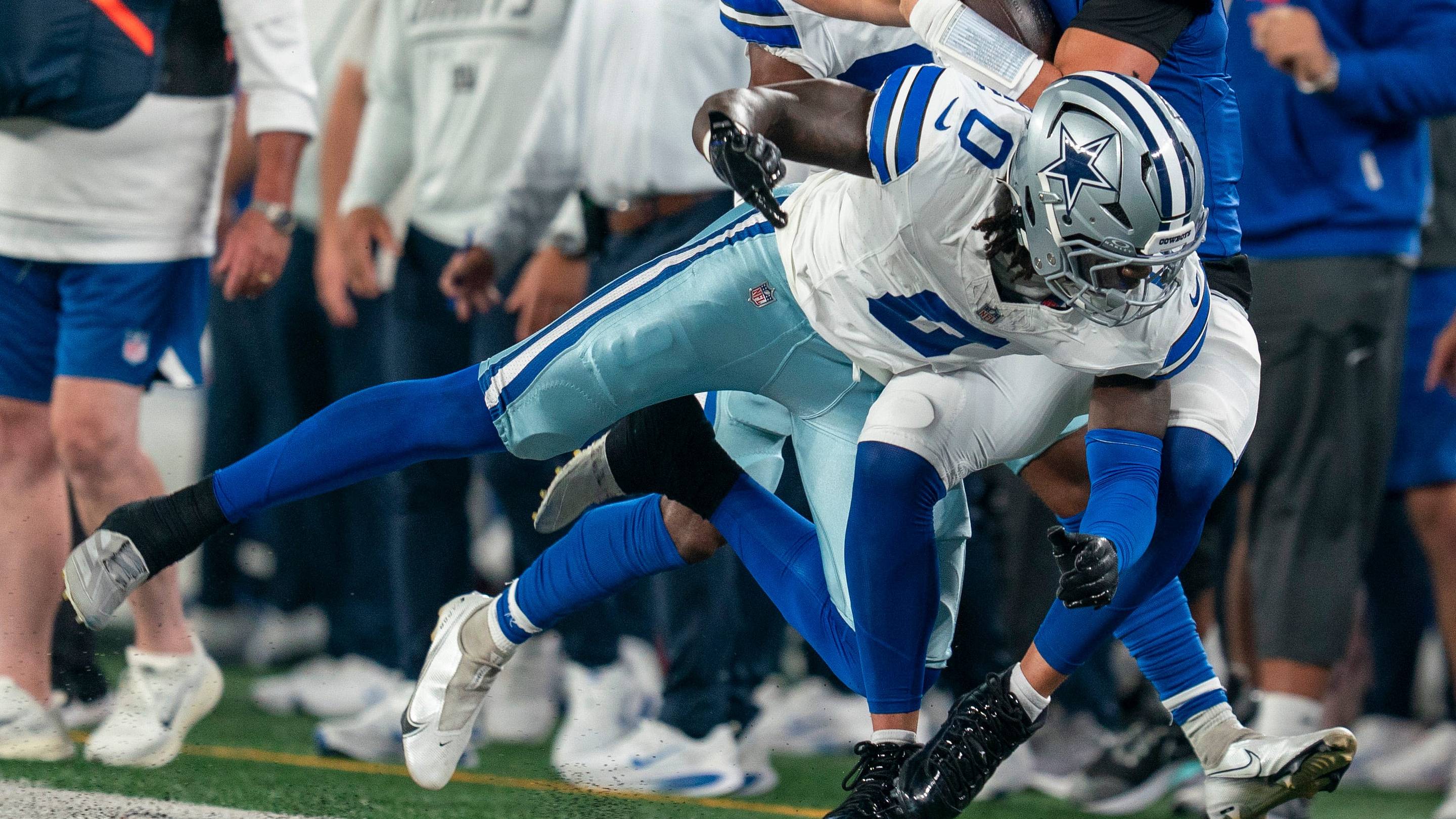 DeMarvion Overshown Injury Scare Raises Concern Considering Cowboys LB's History