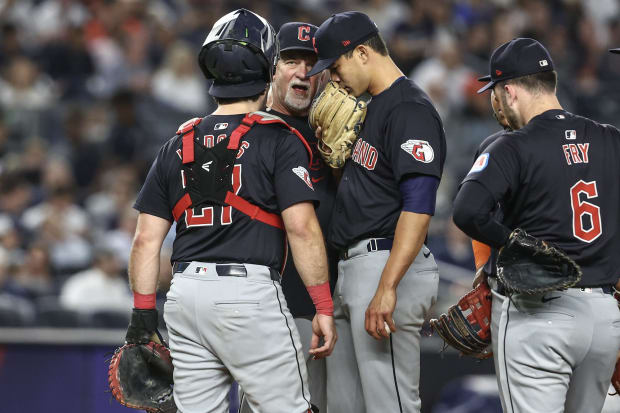 Carl Willis, center, talks with catcher Austin Hedges and starting pitcher Joey Cantillo.